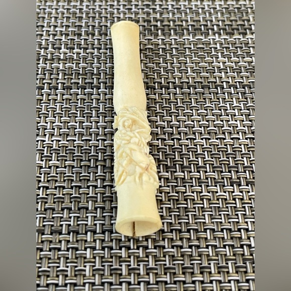 Vintage carved bone cigarette holder - Picture 2 of 5